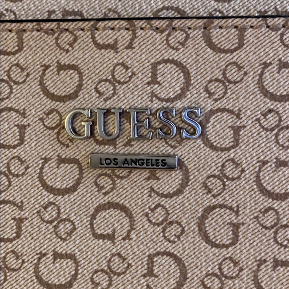 Guess bag! - Picture 2 of 3